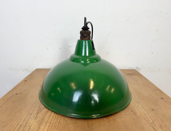 Image 1 of Lámpara colgante industrial británica de esmalte verde de Maxlume, década de 1960
