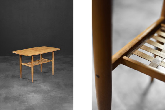 Image 1 of Table basse scandinave vintage en bois de cerisier avec étagère tissée, Mid Century Modern, 1960s