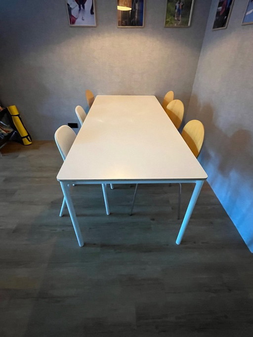 Table de salle à manger Muuto blanche, piètement en stratifié/contreplaqué, 190 x 85 cm