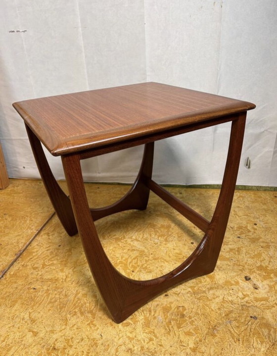 Image 1 of Tables gigognes en teck vintage rétro du milieu du siècle par GPlan 1960 Danish Deaign