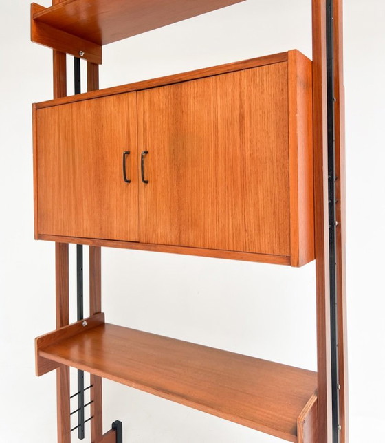 Image 1 of Singular librería independiente de teca, Italia, años 60