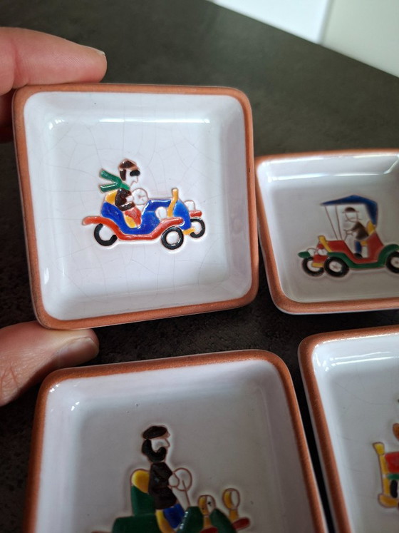 Set di quattro ciotole in ceramica con illustrazioni di auto, Bianco, Vintage (foto 5 di 7)