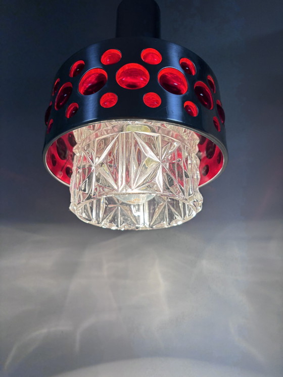 Lampada a sospensione originale Richard Essig Space Age (anni '70) in cromo e rosso rubino (photo 2 of 11)