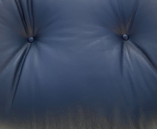 Charles Eames Sessel und Hocker, schwarzes Halbnarbenleder, Herman Miller, 2010