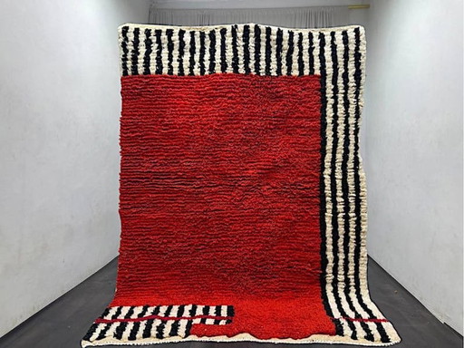 Alfombra bereber roja, tejida a mano con técnicas tradicionales, tamaño 150 x 250 cm. – Alberto Bazzani