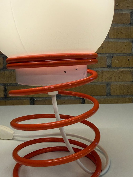 Vintage Space Age Table Lamp with Spiral Base – 1970s – Glass, Metal (photo 5 of 7)