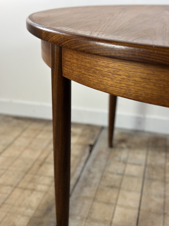 Image 1 of Mesa extensible redonda de teca G-Plan con diseño de mariposa, década de 1960