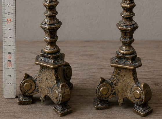 Image 1 of Paar antieke brons/messing altaarkandelaars – 19e eeuw – Barok stijl