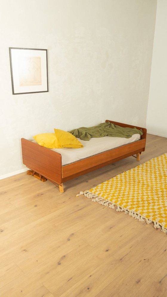 Image 1 of Opklapbed uit de jaren 60 in mid-century stijl