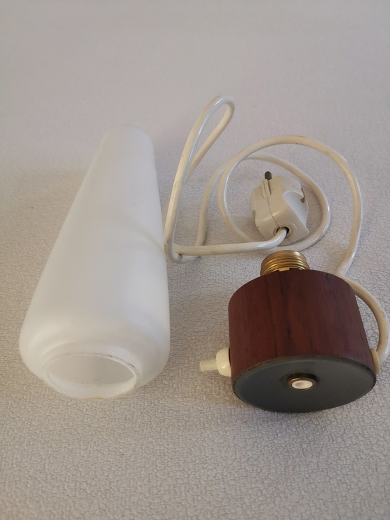 Image 1 of Tafellamp van opaalglas met Deens design uit het midden van de 20e eeuw, jaren 70.