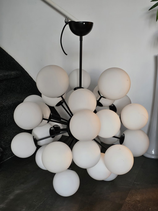 Colmore Sputnik kroonluchter – 30 glazen bollen – zwart metaal – Ø80 cm