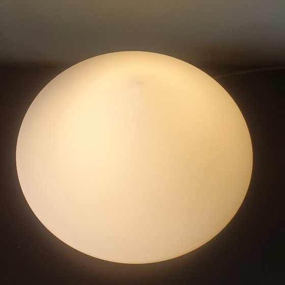 Image 1 of Grote (30 cm) Minimalistische midcentury glazen wand/plafondlamp. 