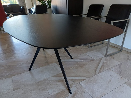 Image 1 of Ovaler Wohnzimmertisch in Anthrazitgrau, 200 cm x 110 cm.