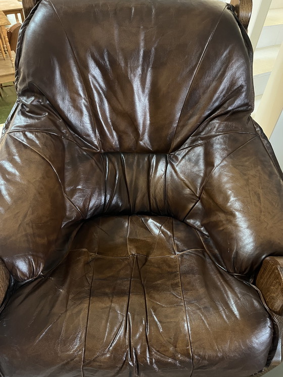 Image 1 of Conjunto de sofá y 2 sillones de los años 60 en madera y cuero