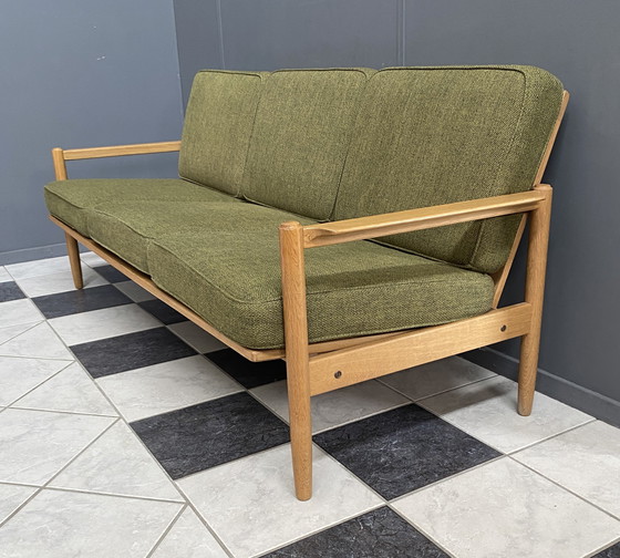 Image 1 of divano a 3 posti in tessuto verde e legno 1960