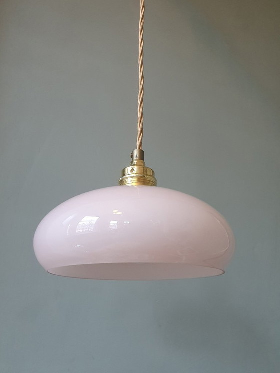 Image 1 of Set van 2 vintage hanglampen van roze pastel opaline glas.