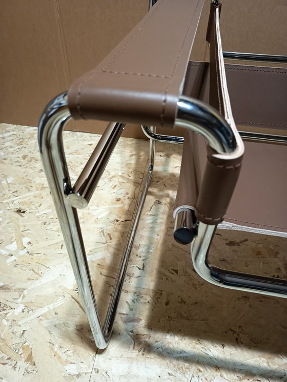 Image 1 of Poltrone Knoll Wassily B3 2 nuove/usate in pelle color noce di Marcel Breuer € 4.400
