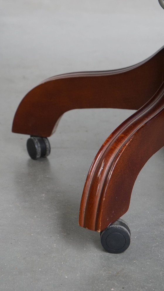 Image 1 of Sedia da ufficio chesterfield in pelle di vacchetta verde in stile inglese su rotelle
