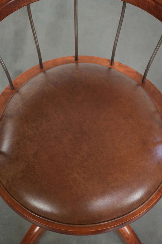 Image 1 of 2x draaibare Schuitema stoel/bijzetstoel/bureaustoel uit de Shaker serie met een cognac kleurige rundleren zitting