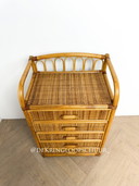 Commode vintage en rotin tressé, cinq tiroirs