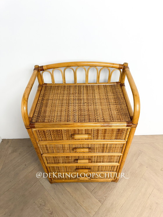 Image 1 of Commode vintage en rotin tressé, cinq tiroirs