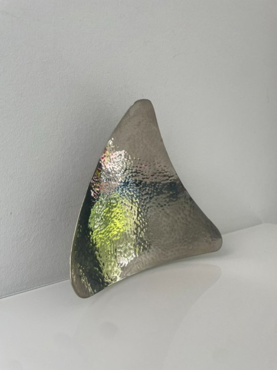 Image 1 of Vintage triangular metal bowl on a base – hammered texture