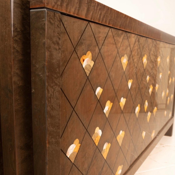 Luciano Frigerio Postmodernes Sideboard aus Maserholz und Perlmutt 1980 – Glass (photo 16 of 23)