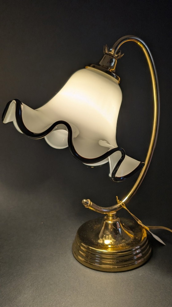 Image 1 of Lampada da Tavolo Vintage Italiana, Vetro Bianco con Bordo Nero, Ottone Bagnato in Oro 24 kt, New Old Stock