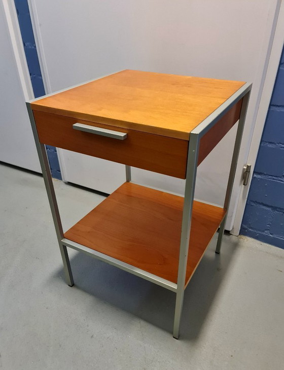 Image 1 of Table de chevet vintage du milieu du siècle en bois et métal dans le style de George Nelson