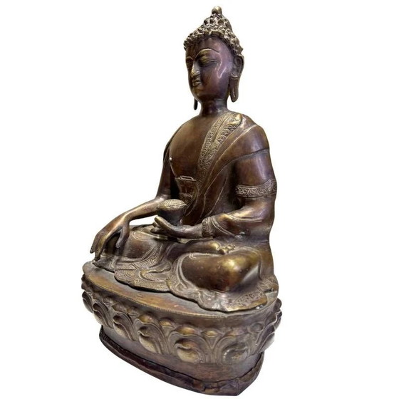 Antique Bronze Medicine Buddha on Lotus Base – Himalayan – Lot 430 – Decorative Objects (photo 16 of 18)