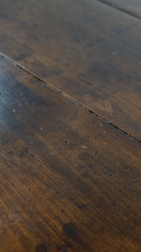 Image 1 of Table de salle à manger ancienne en bois fruitier du 18ème siècle avec 2 tiroirs