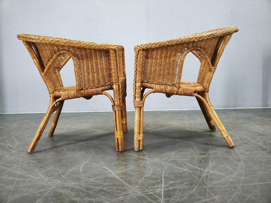 Image 1 of Conjunto de salón italiano de ratán y mimbre de los años 50, con cuatro sillones y mesa.