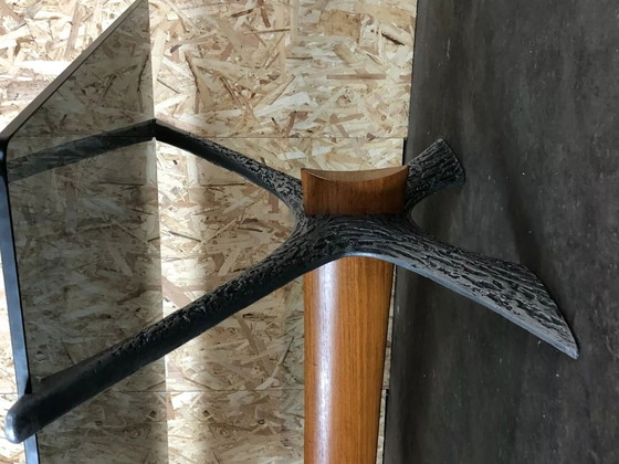 Image 1 of Tavolo da caffè anni '60 e '70 con piano in vetro e metallo in teak