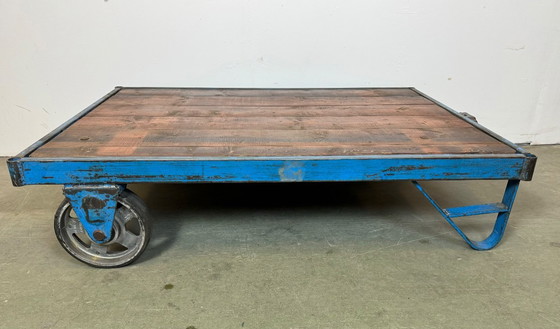 Image 1 of Großer blauer Industrie-Couchtischwagen, 1960er Jahre