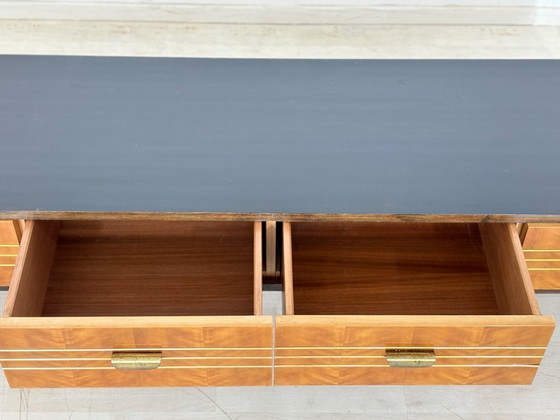 Image 1 of Buffet style années 60 – Plateau refait à la main en noir vintage