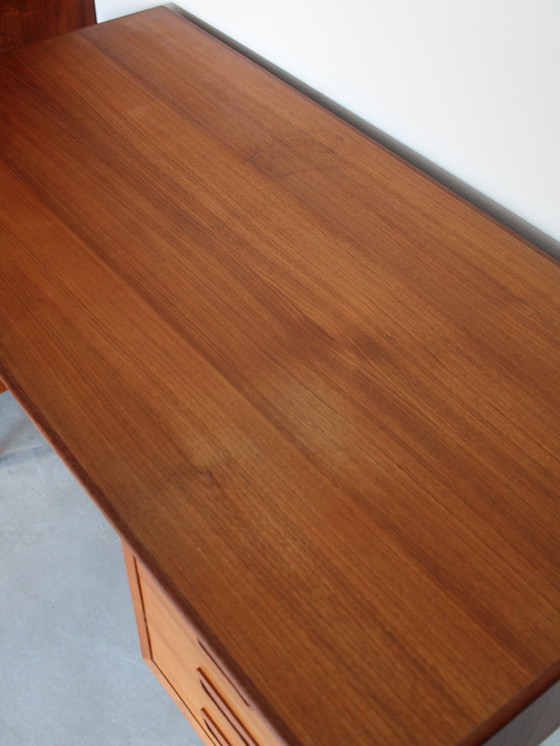 Vintage Deens vrijstaand bureau in teak – Wood (photo 9 of 10)