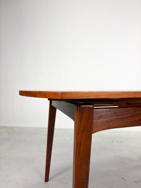 Round Milan Dining Table by Louis van Teeffelen – Wood (photo 11 of 19)
