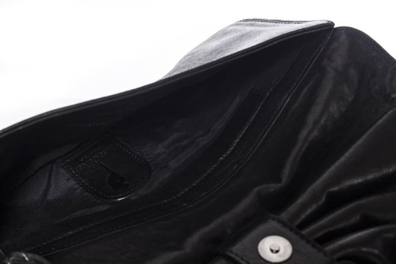 Image 1 of Maison Du Posh, pochette a farfalla in pelle nera