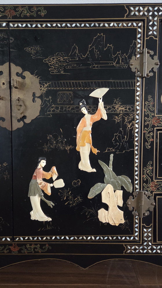 Image 1 of Armoire/commode chinoise ancienne