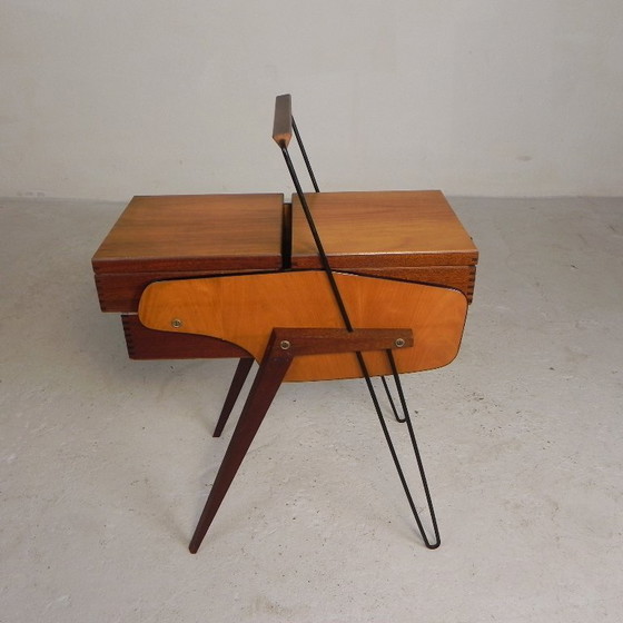 Image 1 of Coffre à couture vintage, coffre de rangement pliable à pieds inclinés, années 1950