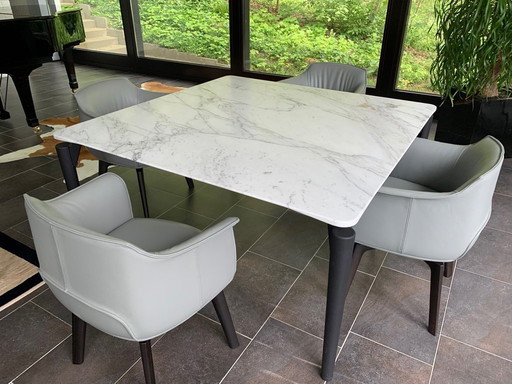 1x Tisch TAVOLO95 von DePadova 140 x 140 cm mit Marmorplatte und kohlschwarzen Beinen in Bestzustand von Privat