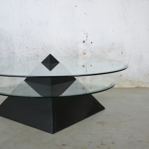 1 table basse pyramidale