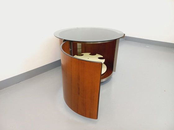 Image 1 of Tavolino da caffè rotondo vintage italiano con barra girevole su ruote di Eugenio Gerli per Tecno, in teak curvato