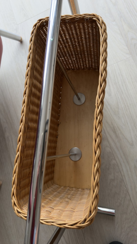 Tavolino e portariviste "Potto" disegnati da Andrea Branzi per Zanotta. – Tavolini, Glass, Rattan (photo 5 of 7)