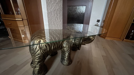 Image 1 of Table design exclusive en forme d'éléphant avec plateau en verre de sécurité épais – style Hollywood Regency