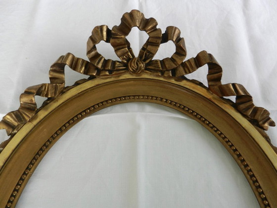 Image 1 of Cornice ovale antica in legno dorato, nodo stile Luigi XVI