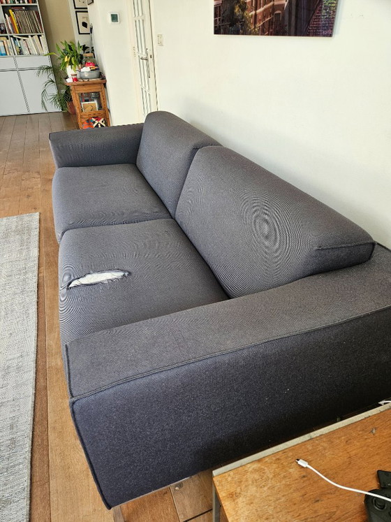 Design on Stock Aikon, 3,5 posti, Divani 3 posti, Tessile, Metallo, Grigio, Modern (foto 3 di 5)