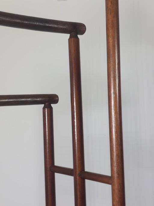 Valet de chambre vintage en bambou de style chinoiserie, portant à vêtements