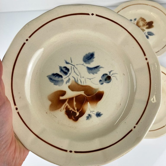 Image 1 of Set de 4 assiettes plates Sarreguemines motif fleur, première moitié du XXe siècle