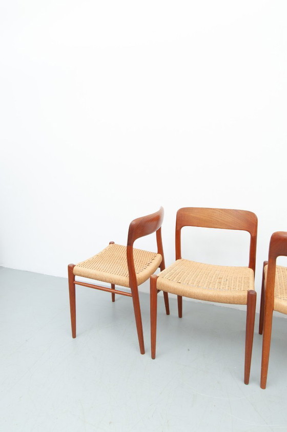 Image 1 of 4x chaises de salle à manger modèle 75 en teck par Niels Otto Møller pour J. L. Møller Möbelfabrik (années 1950)